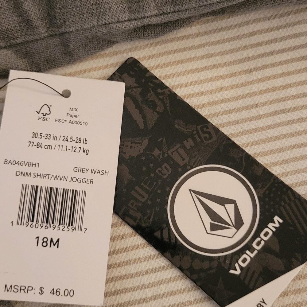 Volcom set - Picture 4 of 4